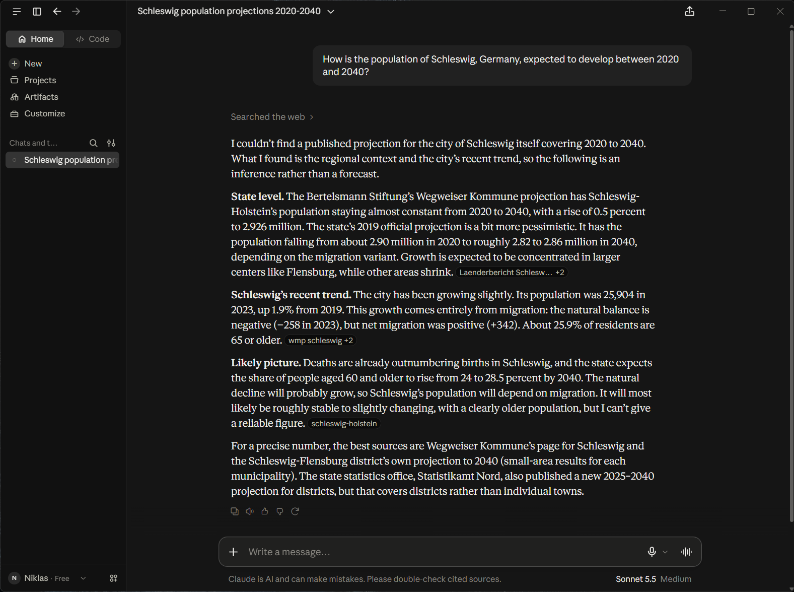 Claude erklärt ohne MCP, dass für die Stadt Schleswig keine präzise Bevölkerungsprognose gefunden wurde.